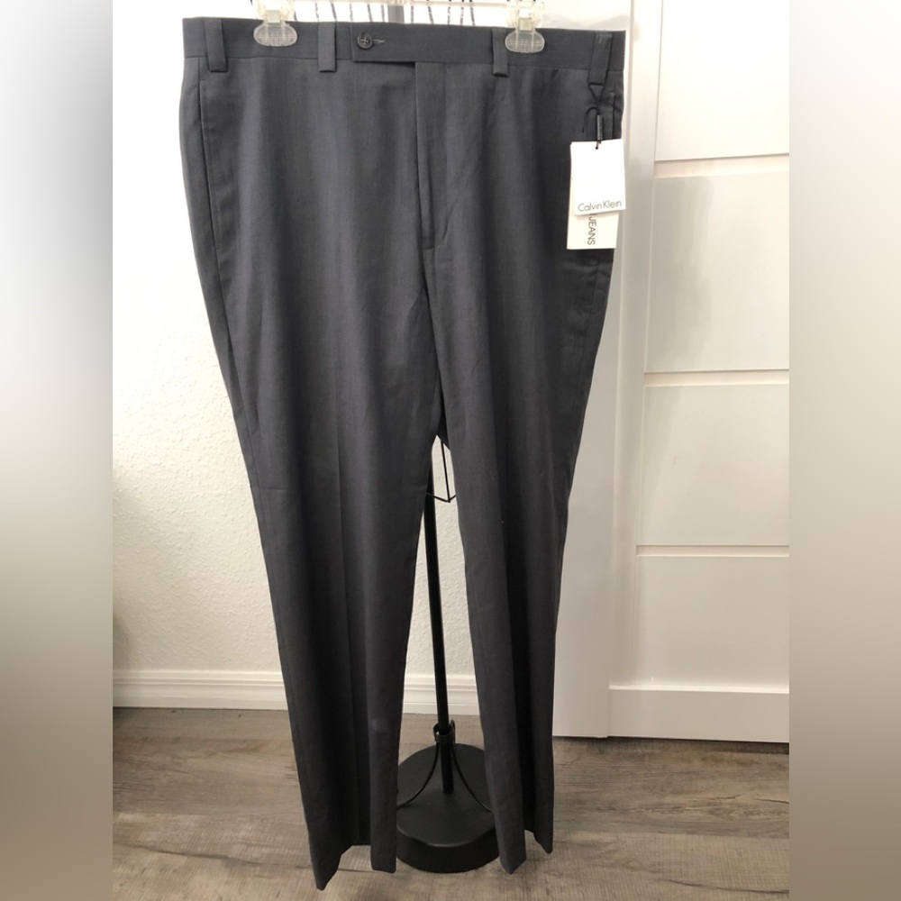 Calvin Klein. Men’s (NWT) Pants. Sz. 36W x 34L